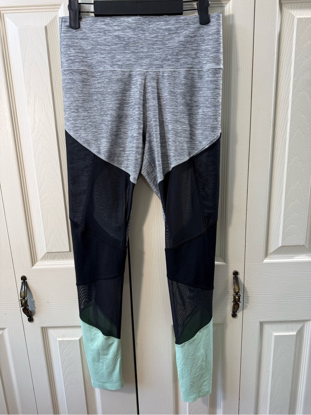 PINK Victoria’s Secret Ultimate Leggings Gray Black Mint Colorblock Mesh Size S